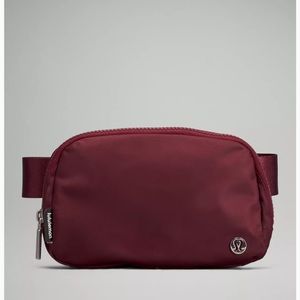 Lululemon everywhere belt bag red Merlot *rare* *sold out* NWT